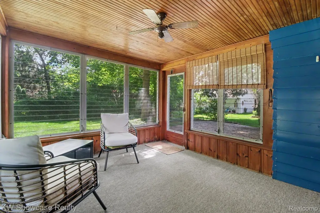 22780 Manning Street Farmington City MI 48336
