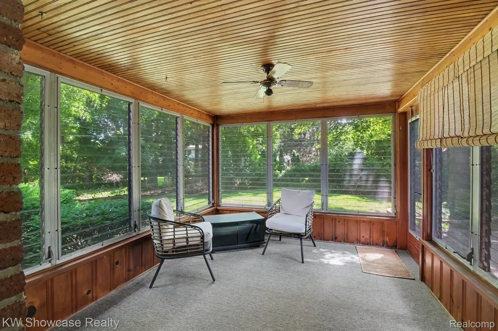 22780 Manning Street Farmington City MI 48336