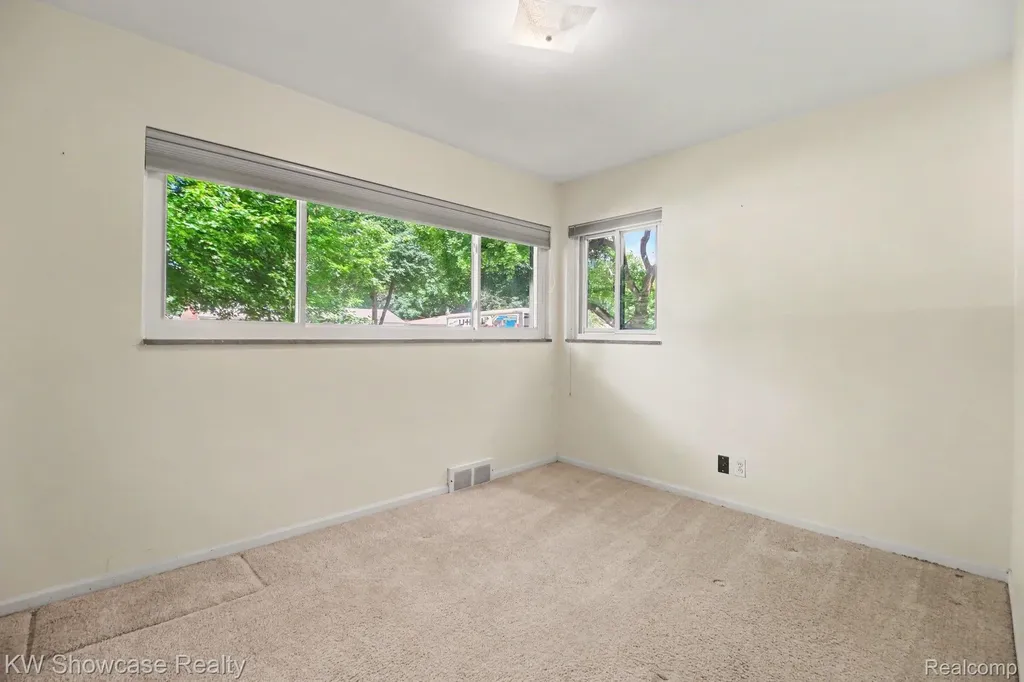 22780 Manning Street Farmington City MI 48336