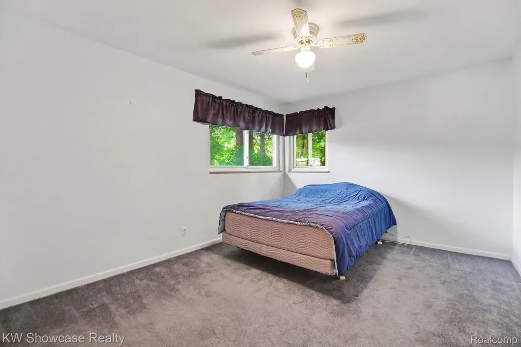 22780 Manning Street Farmington City MI 48336