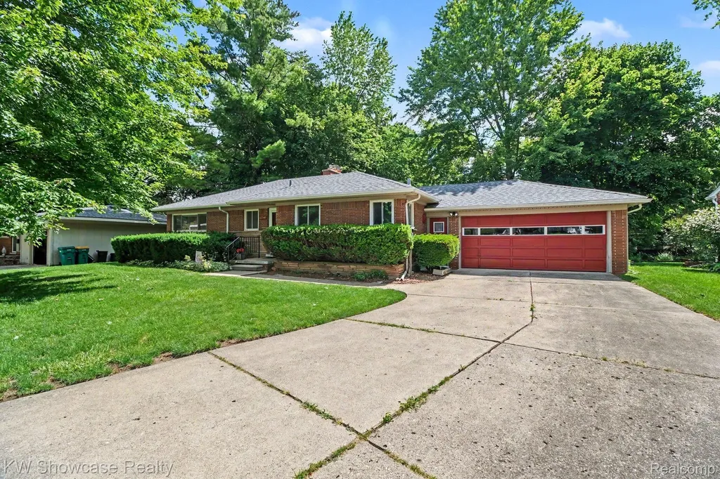 22780 Manning Street Farmington City MI 48336