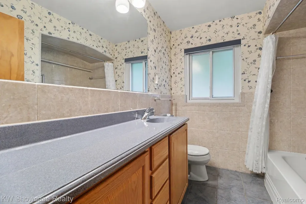 22780 Manning Street Farmington City MI 48336