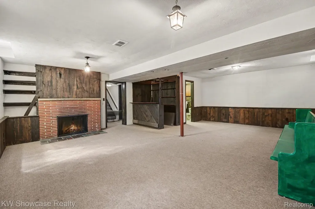 22780 Manning Street Farmington City MI 48336
