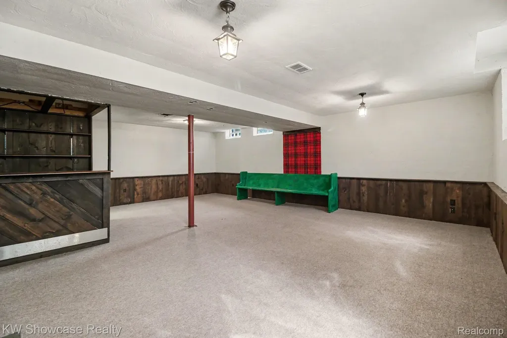 22780 Manning Street Farmington City MI 48336