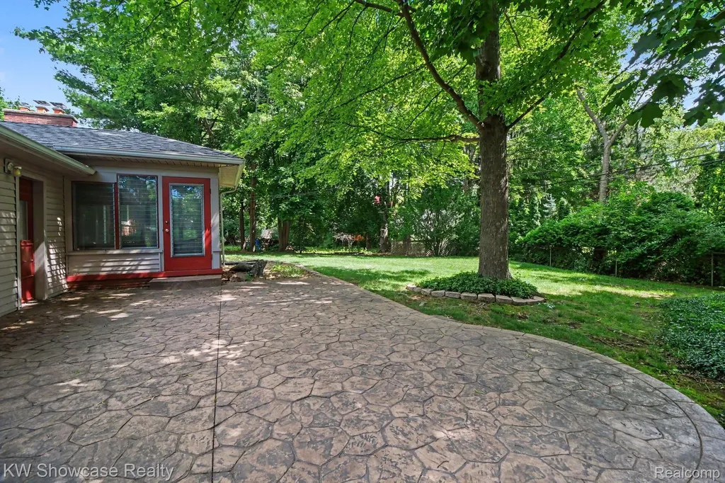22780 Manning Street Farmington City MI 48336