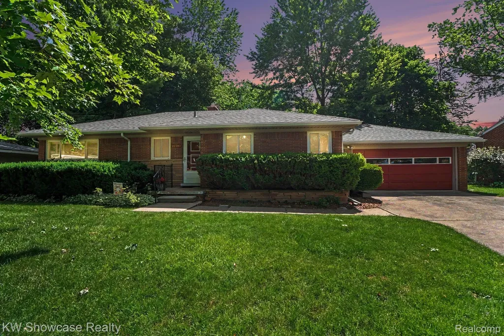 22780 Manning Street Farmington City MI 48336