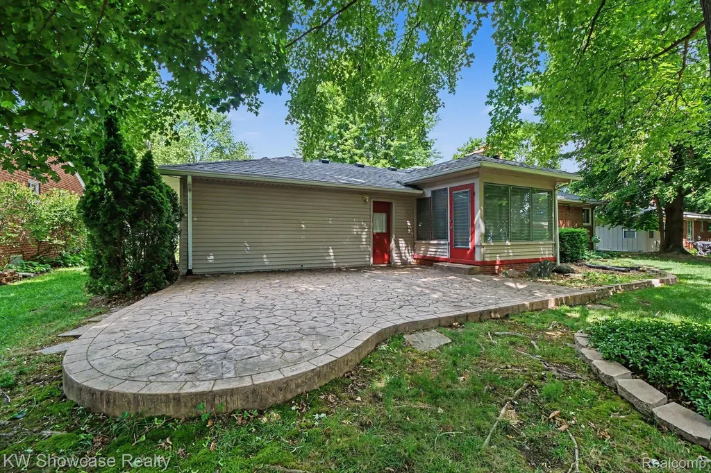 22780 Manning Street Farmington City MI 48336