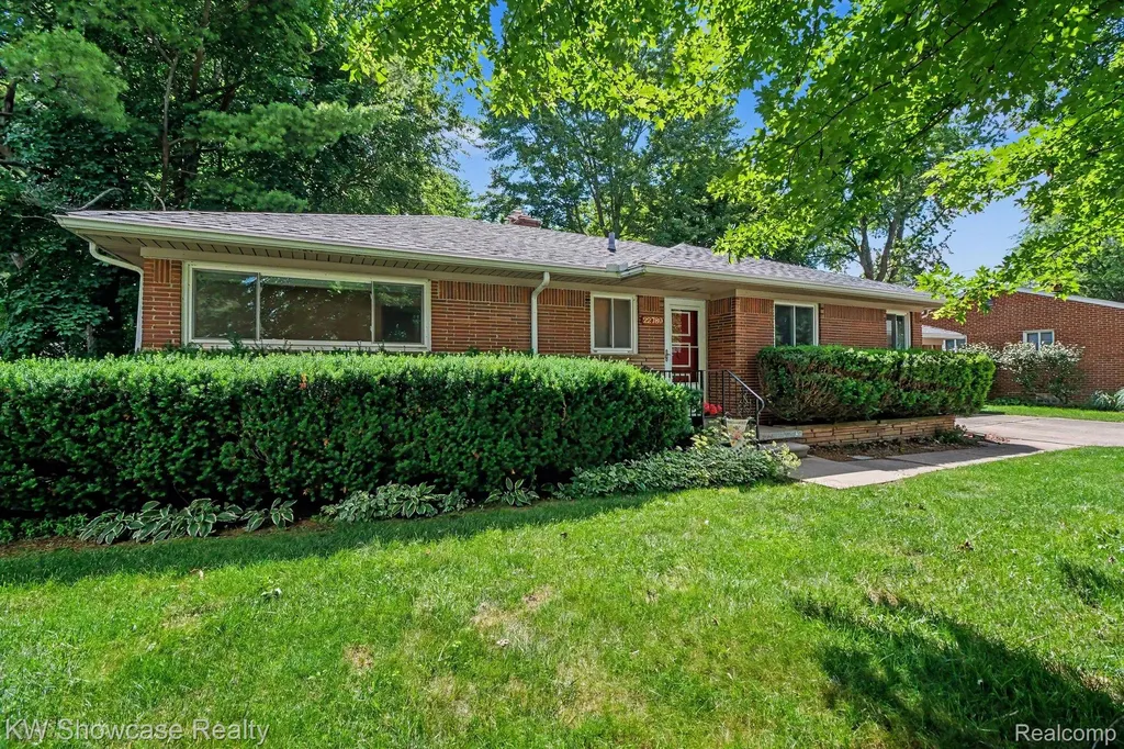 22780 Manning Street Farmington City MI 48336