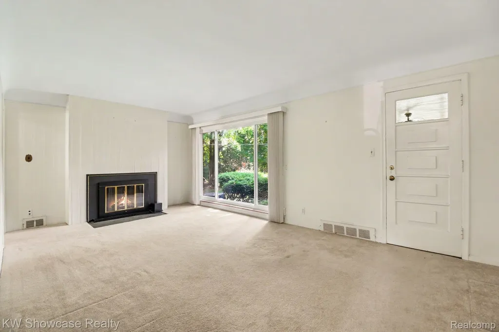 22780 Manning Street Farmington City MI 48336