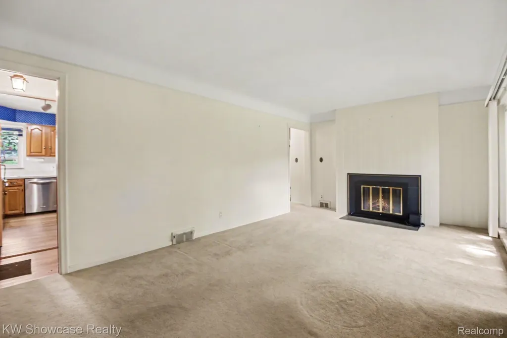 22780 Manning Street Farmington City MI 48336