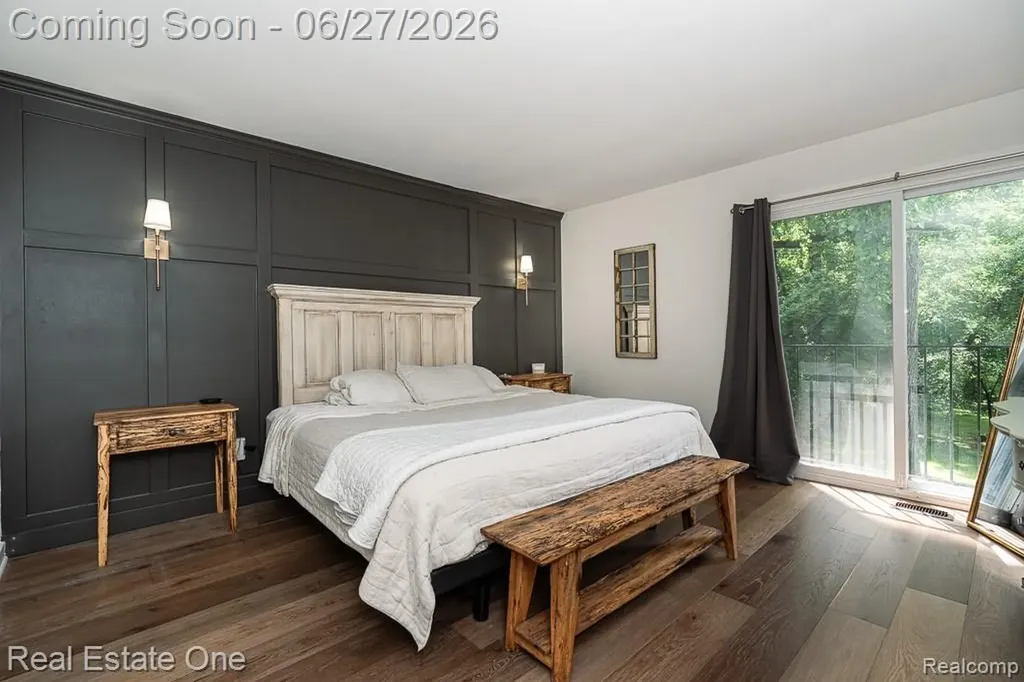 1222 Kings Cove Court Rochester Hills City MI 48306