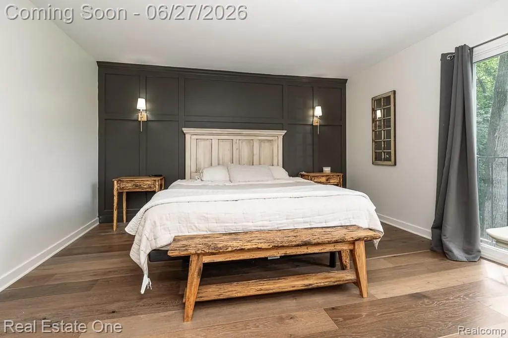 1222 Kings Cove Court Rochester Hills City MI 48306