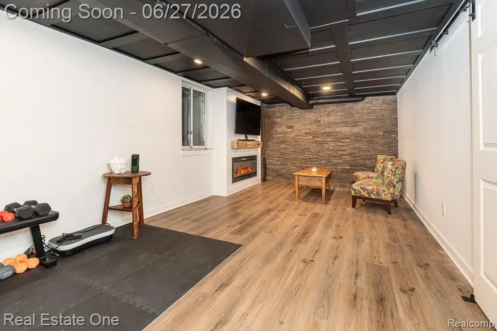 1222 Kings Cove Court Rochester Hills City MI 48306
