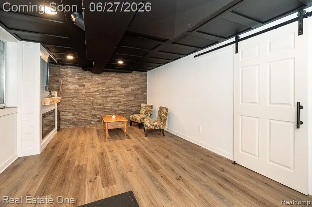 1222 Kings Cove Court Rochester Hills City MI 48306