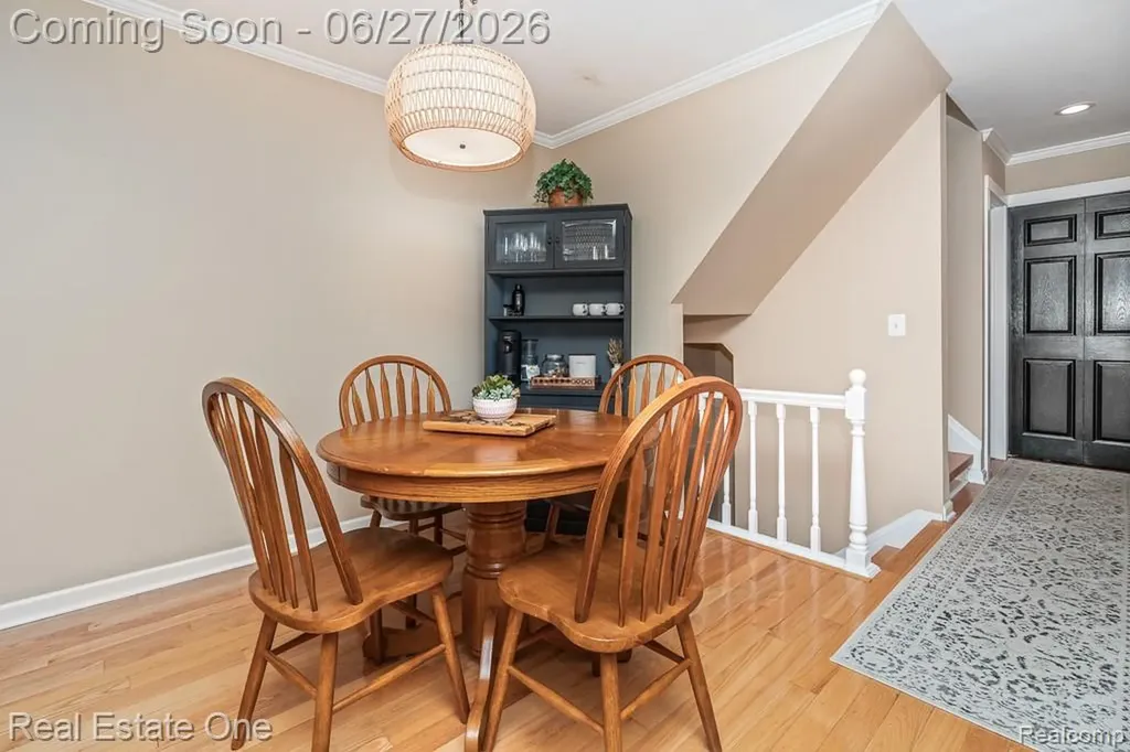 1222 Kings Cove Court Rochester Hills City MI 48306