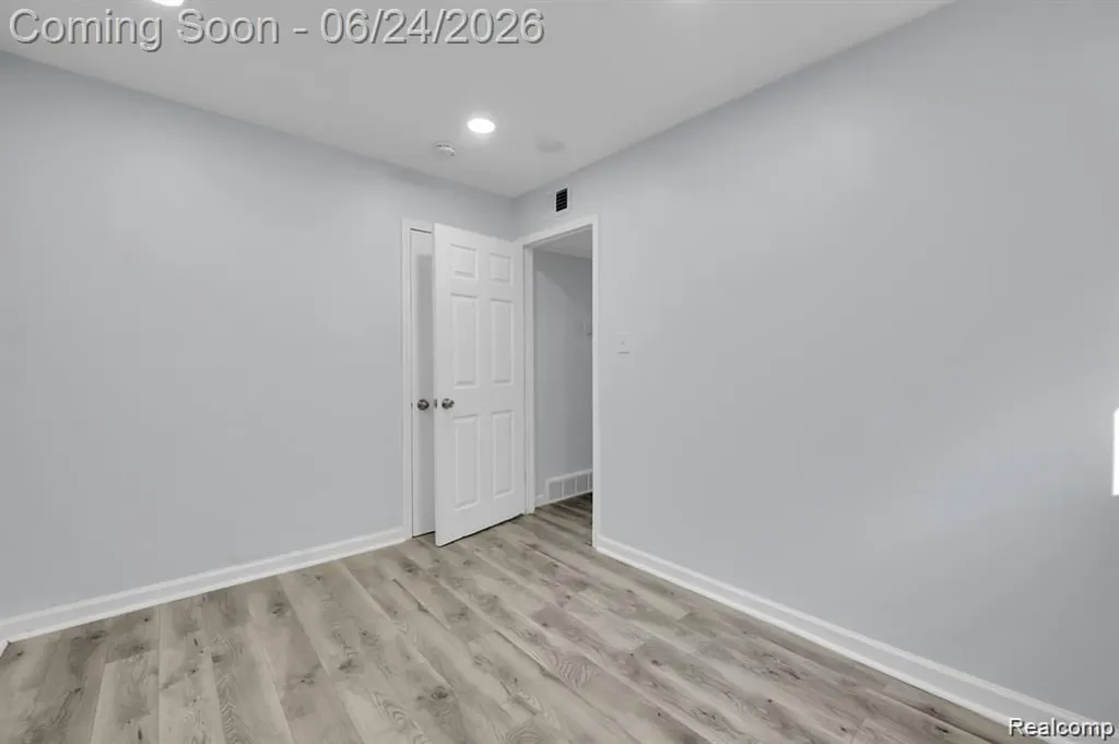 24409 Bolam Avenue Warren City MI 48089
