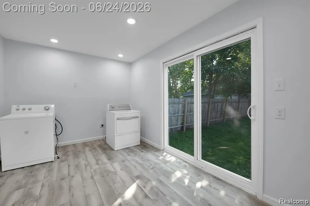 24409 Bolam Avenue Warren City MI 48089