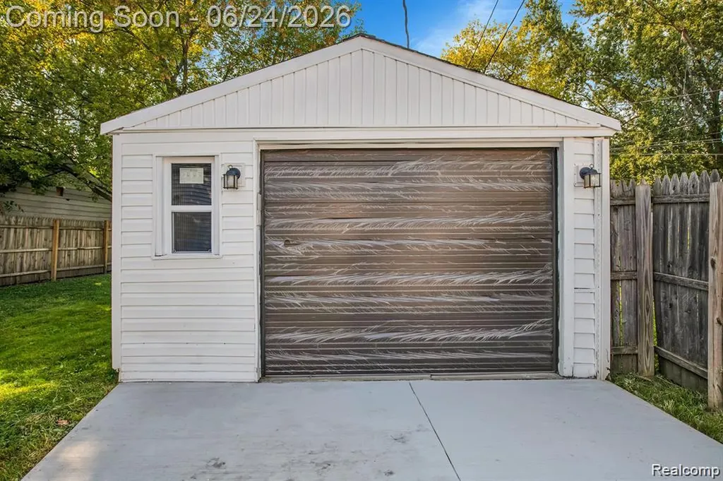 24409 Bolam Avenue Warren City MI 48089