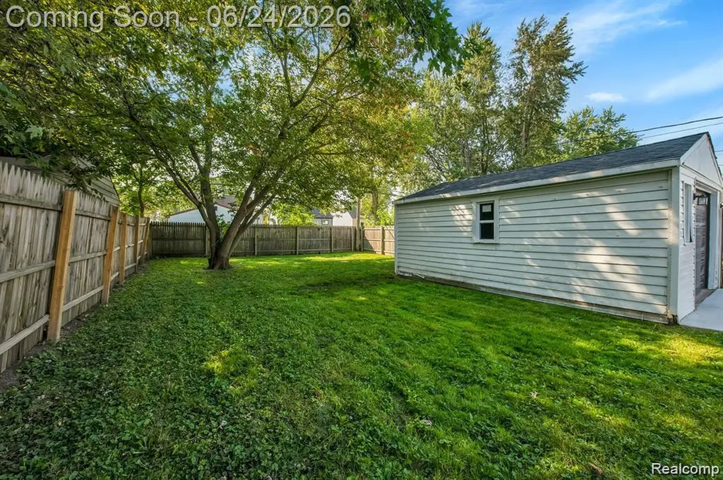 24409 Bolam Avenue Warren City MI 48089