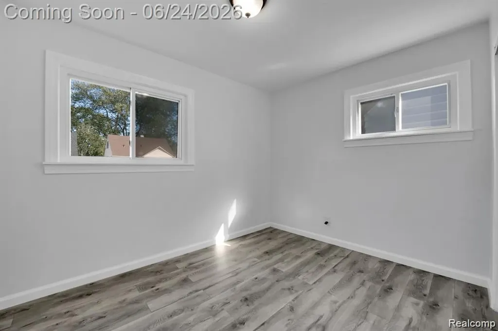 24409 Bolam Avenue Warren City MI 48089