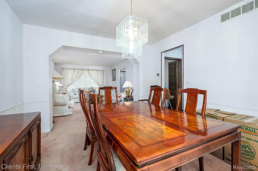 22999 Valley View Drive Southfield City MI 48033