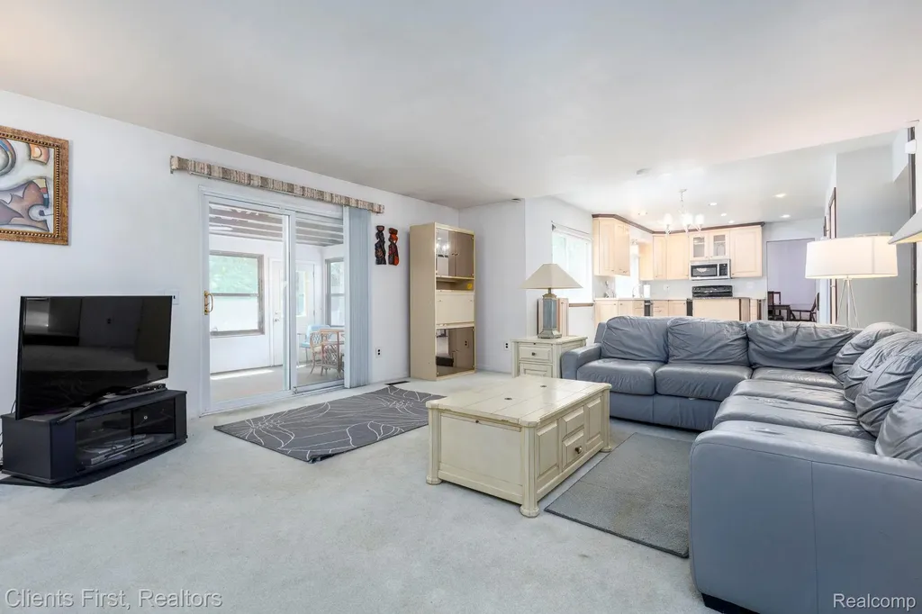 22999 Valley View Drive Southfield City MI 48033