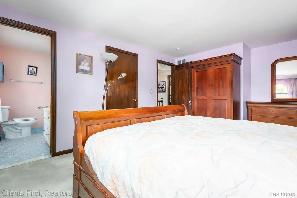 22999 Valley View Drive Southfield City MI 48033