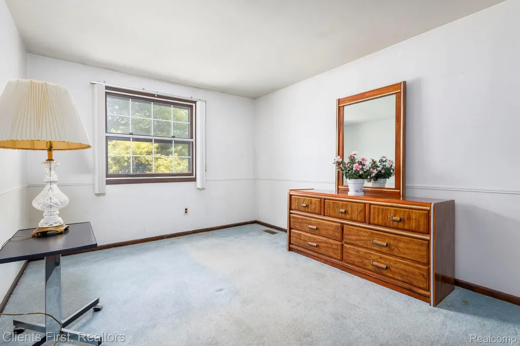 22999 Valley View Drive Southfield City MI 48033