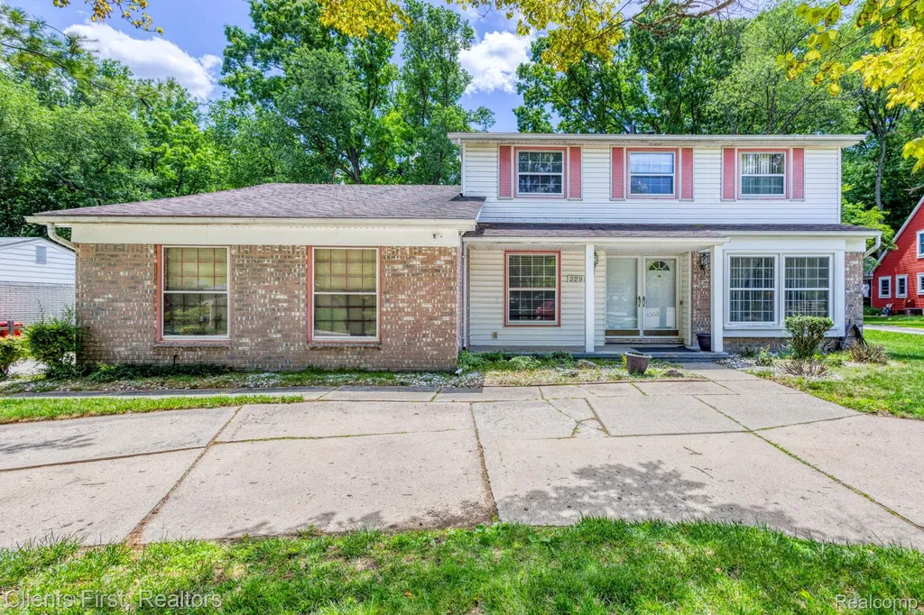 22999 Valley View Drive Southfield City MI 48033