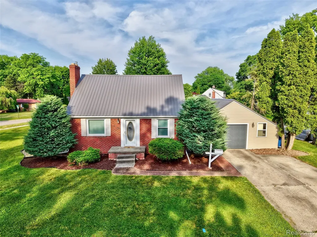403 S Davison Street Davison City MI 48423