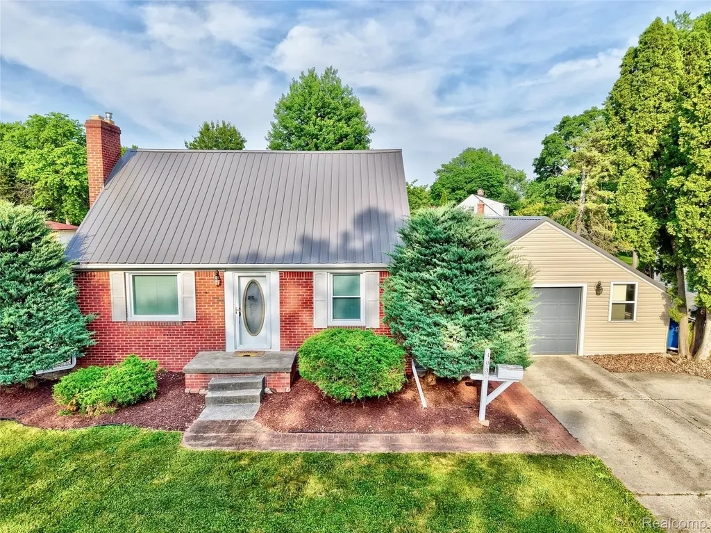 403 S Davison Street Davison City MI 48423