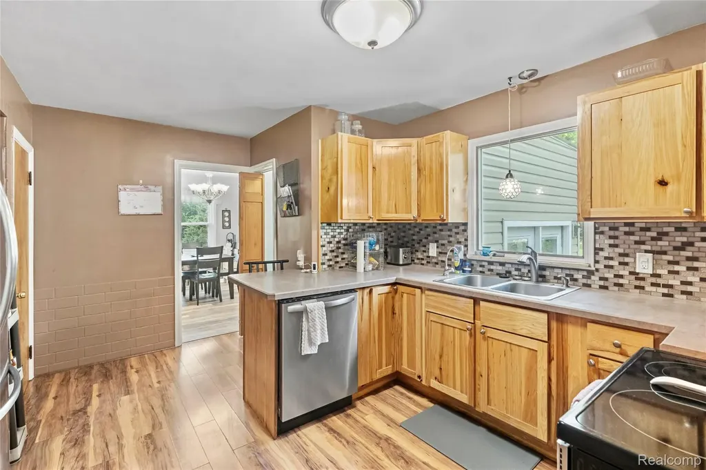 403 S Davison Street Davison City MI 48423