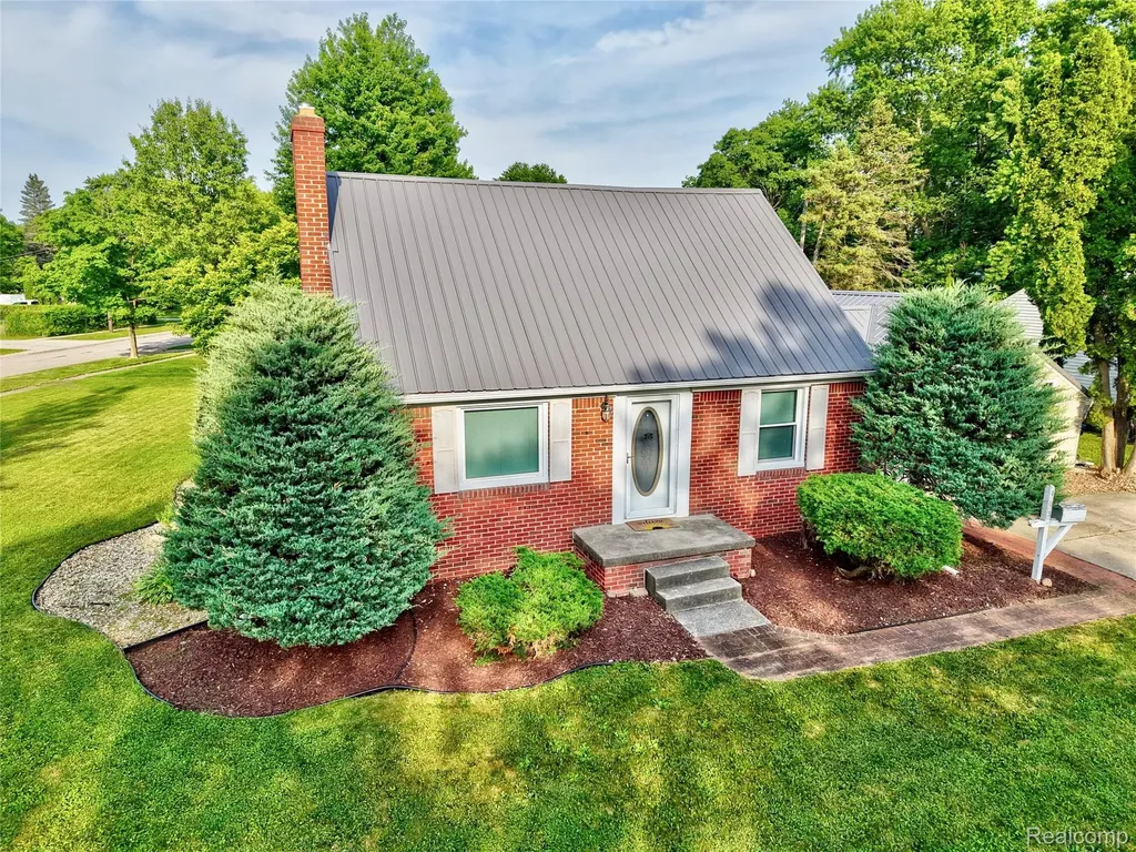 403 S Davison Street Davison City MI 48423