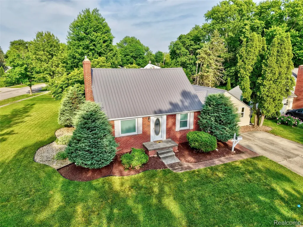 403 S Davison Street Davison City MI 48423