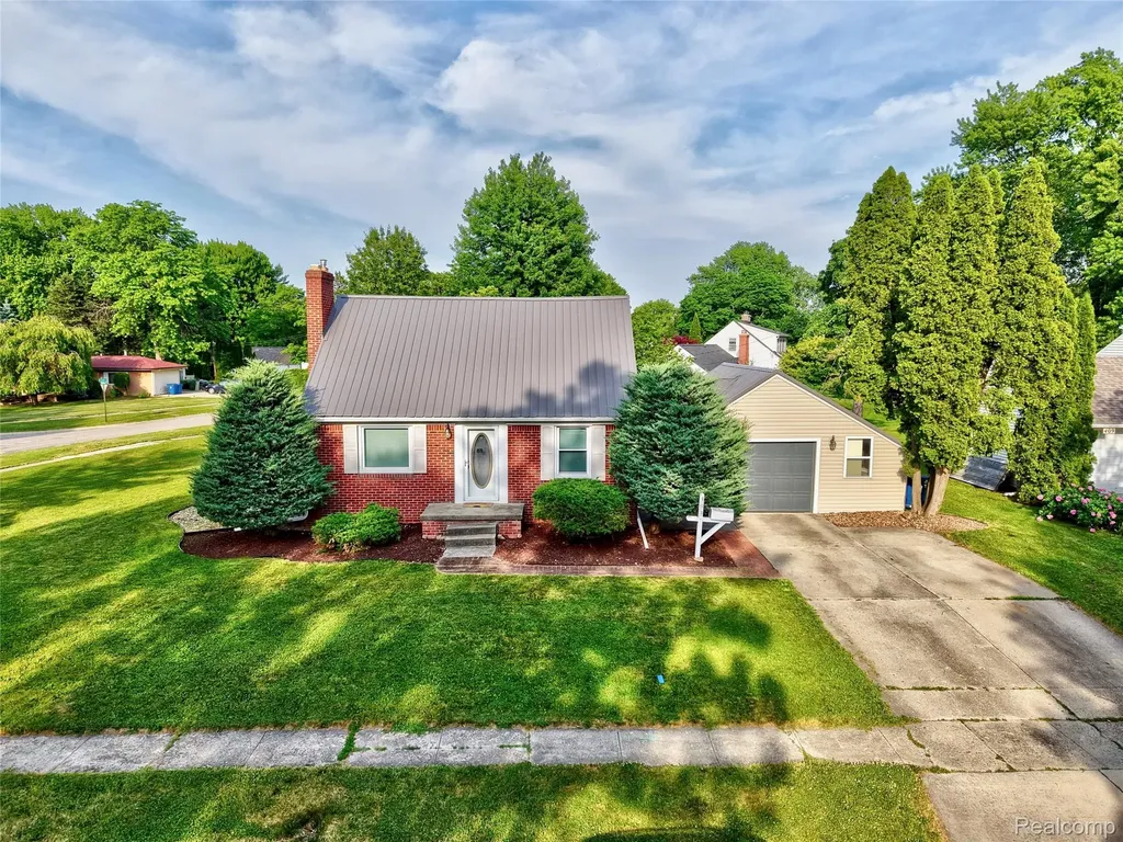 403 S Davison Street Davison City MI 48423