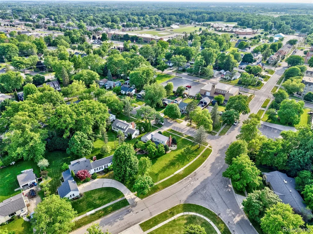 403 S Davison Street Davison City MI 48423