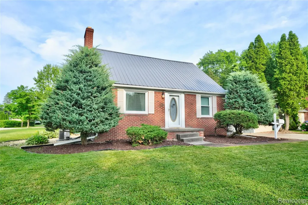 403 S Davison Street Davison City MI 48423
