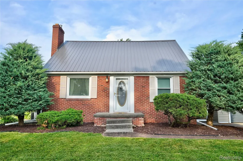 403 S Davison Street Davison City MI 48423