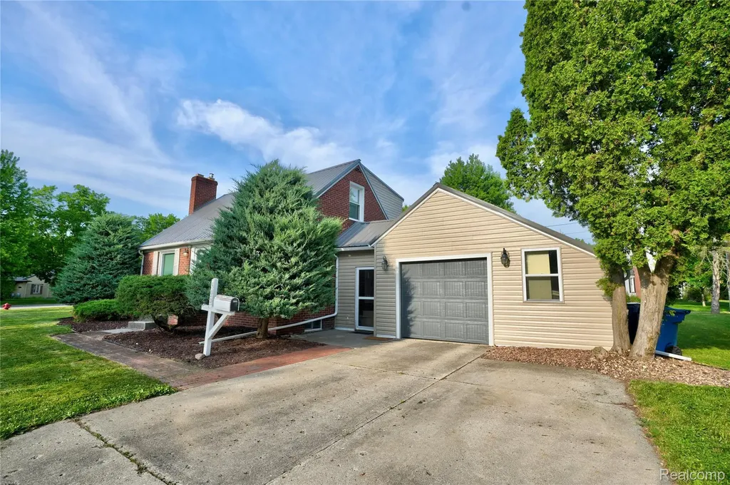 403 S Davison Street Davison City MI 48423