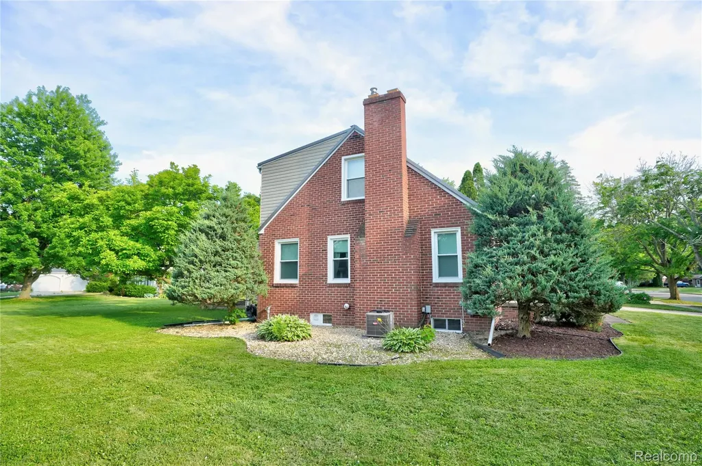 403 S Davison Street Davison City MI 48423