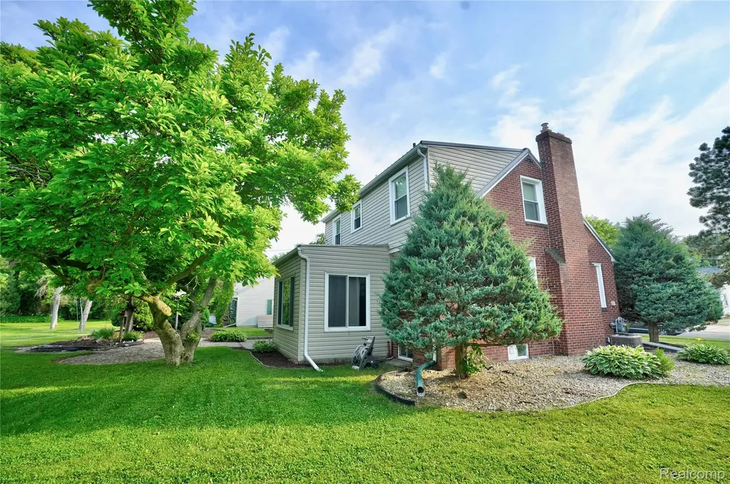 403 S Davison Street Davison City MI 48423