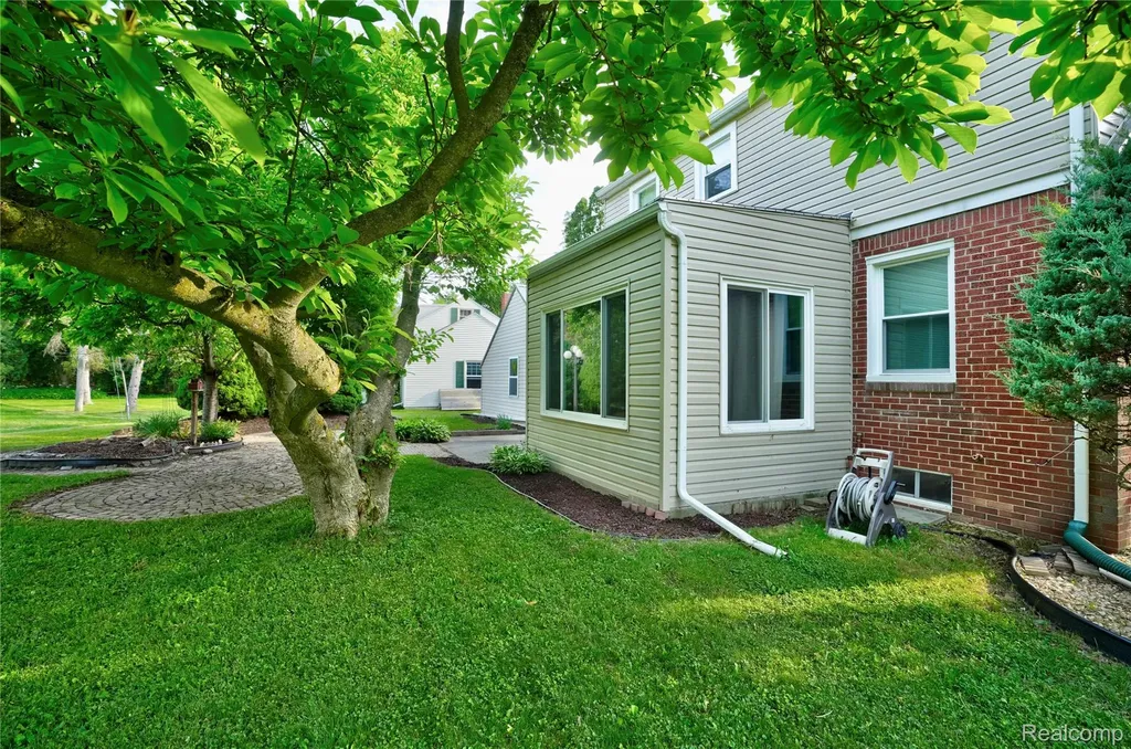 403 S Davison Street Davison City MI 48423