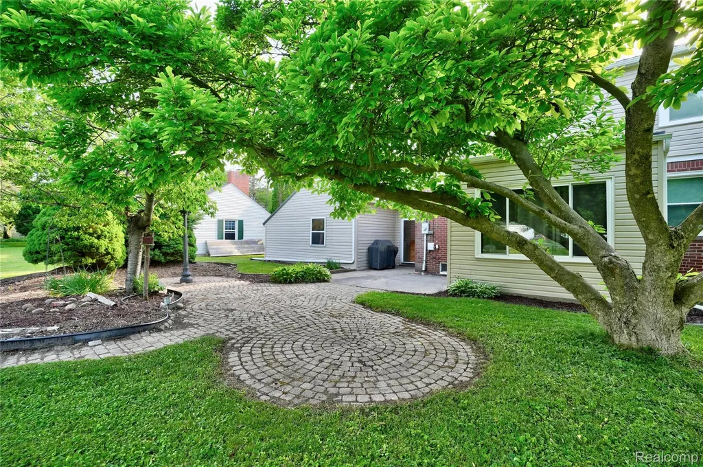 403 S Davison Street Davison City MI 48423