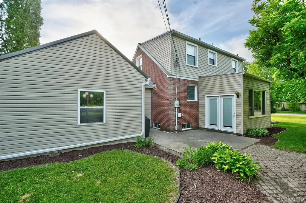 403 S Davison Street Davison City MI 48423