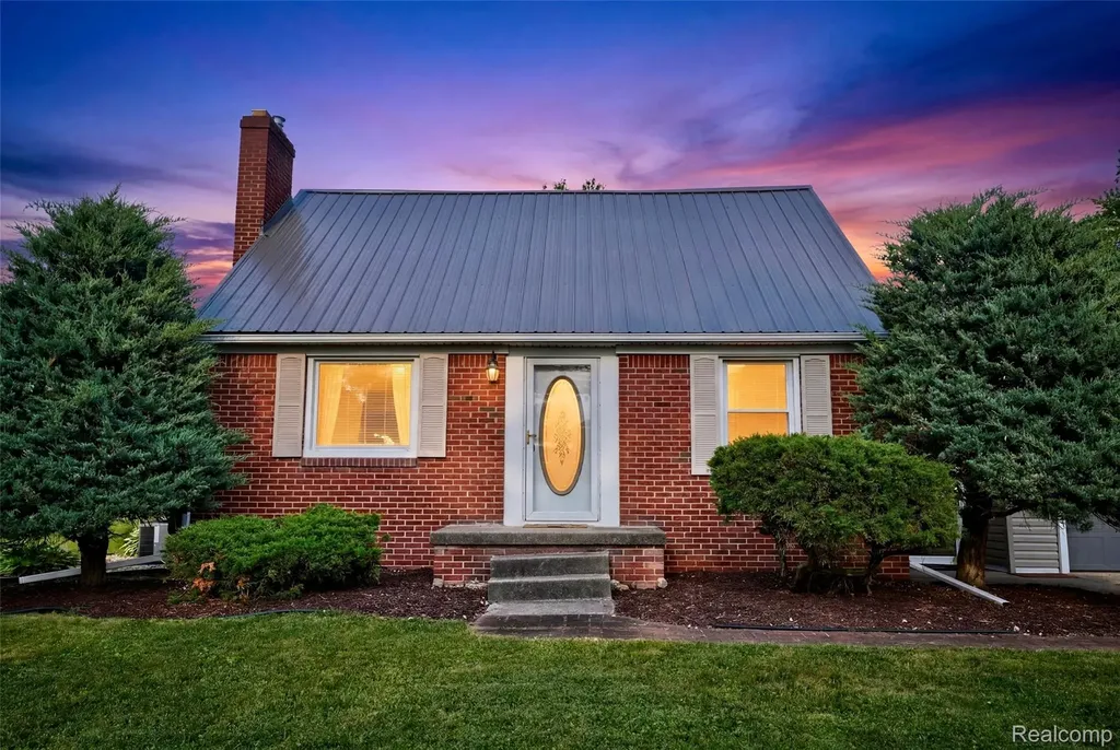 403 S Davison Street Davison City MI 48423
