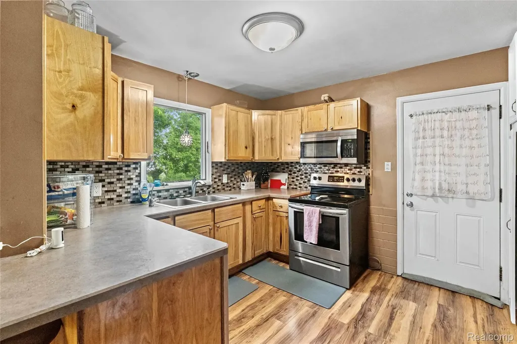 403 S Davison Street Davison City MI 48423