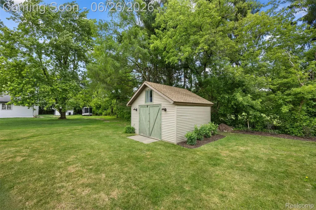 11997 Ruth Street Green Oak Township MI 48178