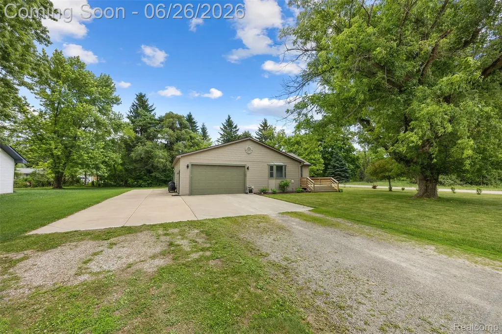 11997 Ruth Street Green Oak Township MI 48178