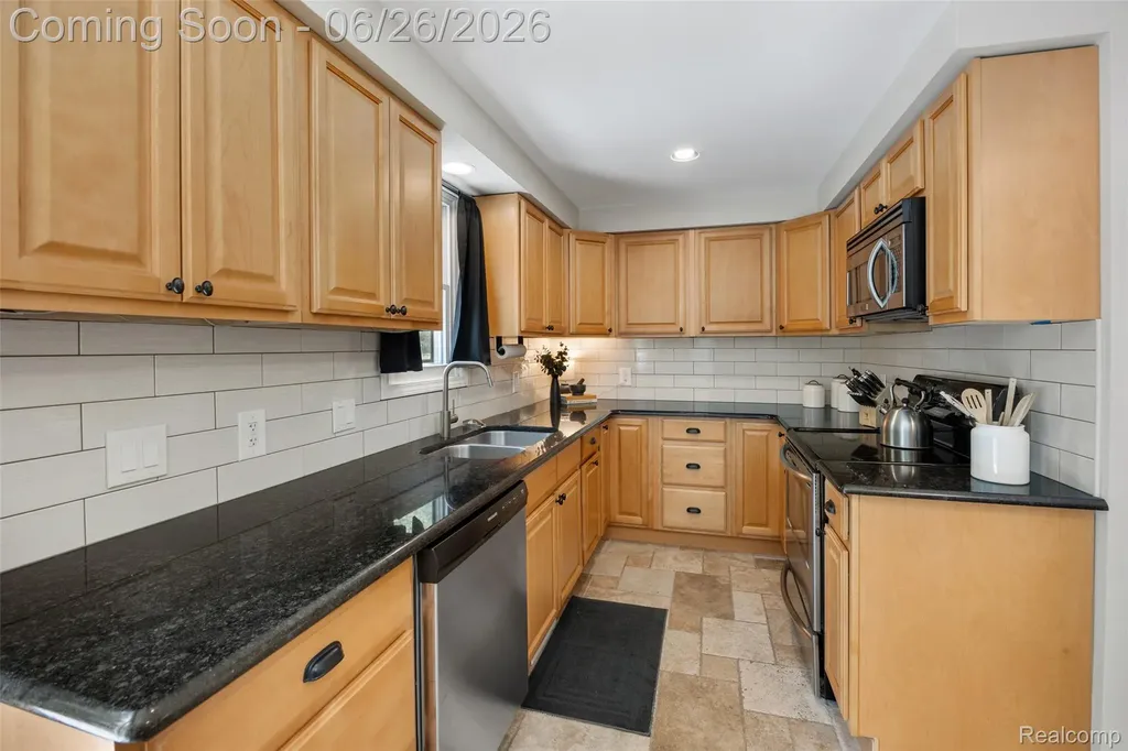 11997 Ruth Street Green Oak Township MI 48178