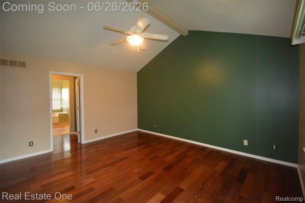 2140 W View Court Lake Orion Village MI 48360